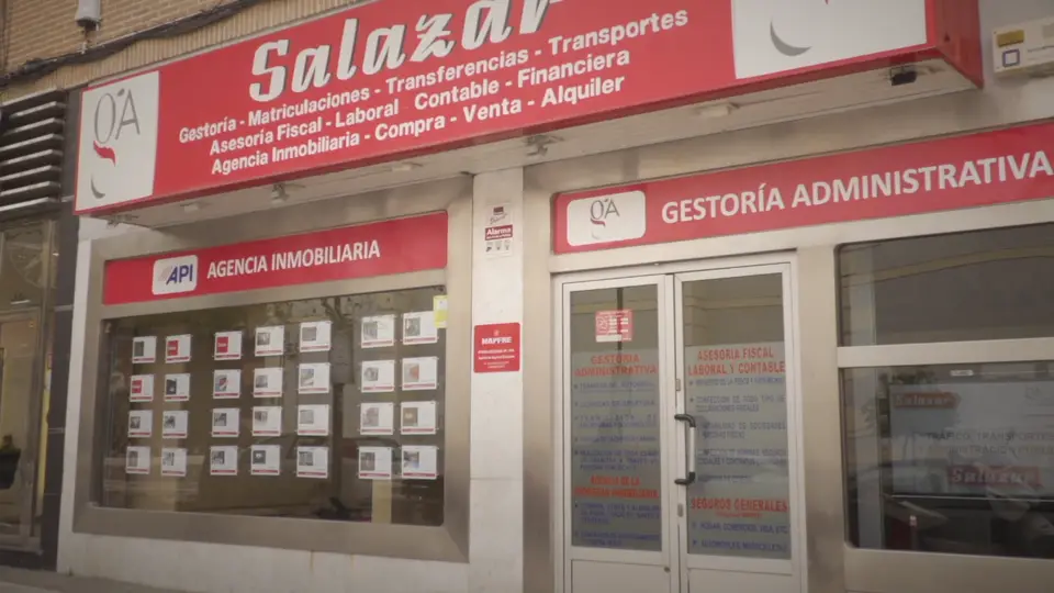 Testimonio en vídeo de Gestoría Salazar, cliente de Tu Posicionamiento Web